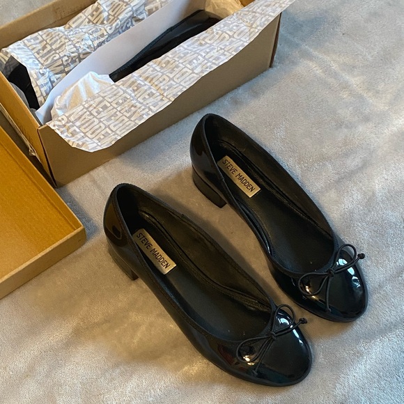 Steve Madden Patent Flats, size 7.5, colour Black - Picture 3 of 4